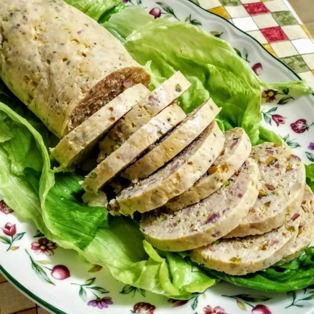 Fiambre de pollo con pistachos Fiambre de pollo con pistachos