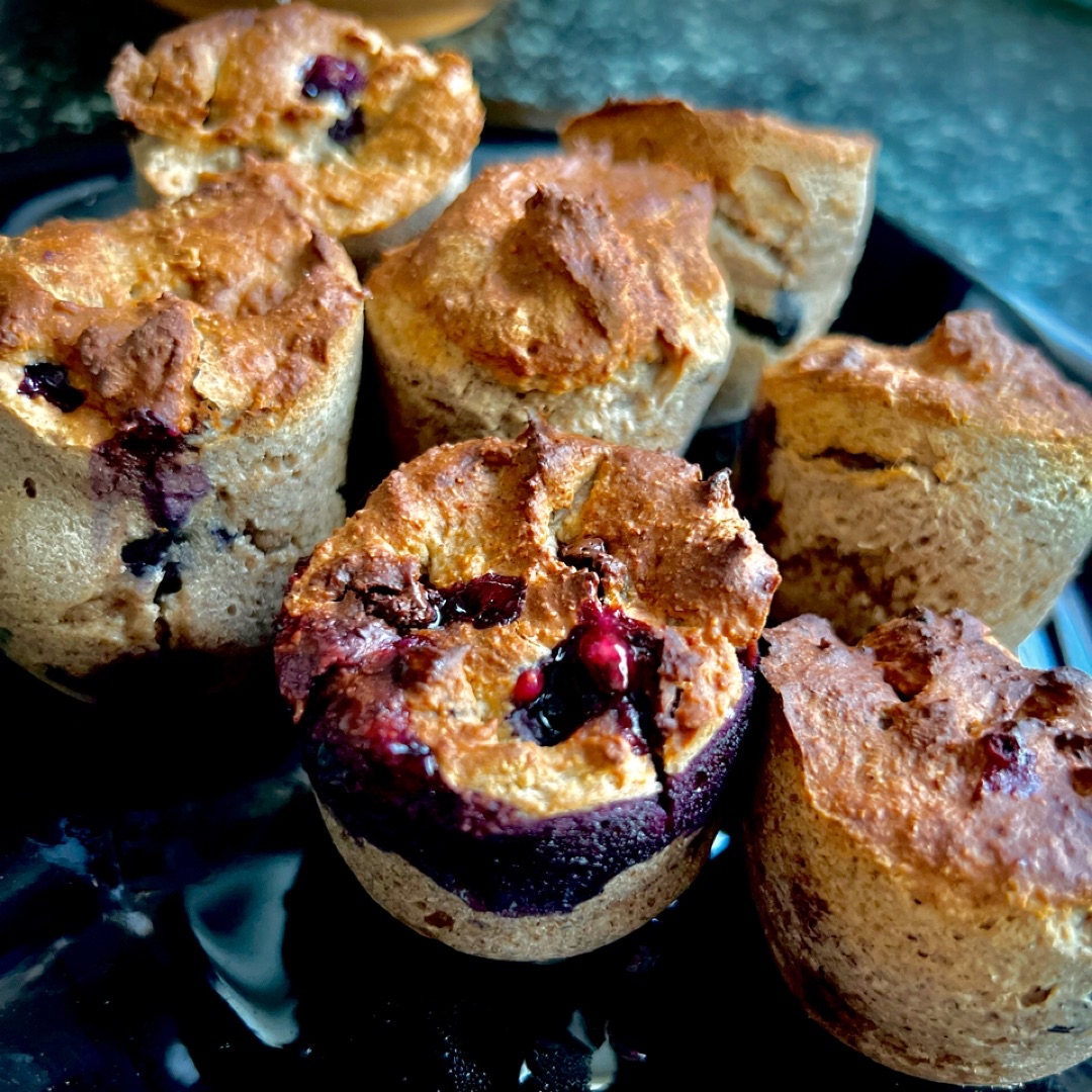 Muffins de plátano y arándanos Muffins de plátano y arándanos