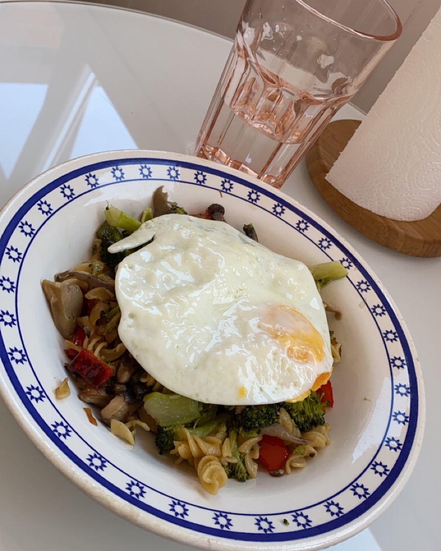 Pasta de garbanzos con verduras y huevo Pasta de garbanzos con verduras y huevo