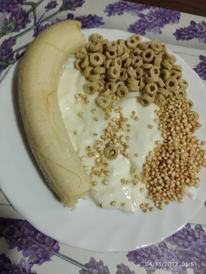 Yogur con platano y cereales 