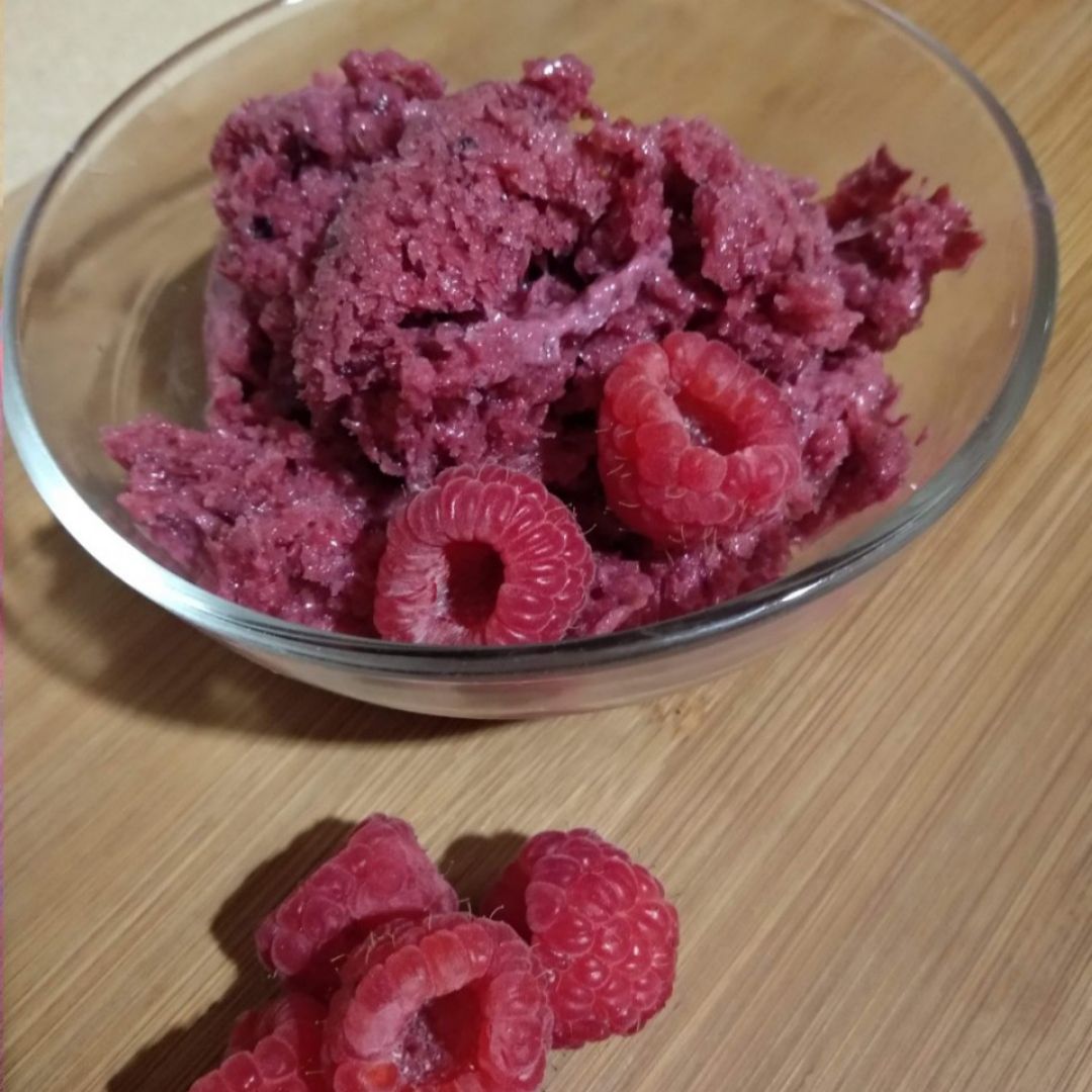 Helado de frambuesas Helado de frambuesas
