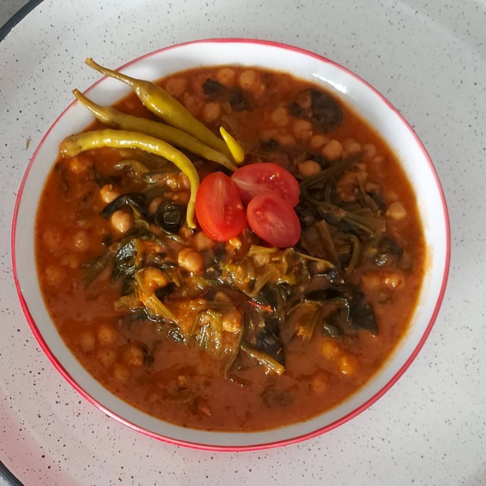 #Potaje vegano de garbanzos #garbanzos ecológicos de bote# espinacas frescas ecologicas#cebolla tierna#pimiento rojo italiano#ajos#cherrys#curcuma#pimienta negra molida#pimenton dulce de la Vera#cominos#sal#aove. #Potaje vegano de garbanzos #garbanzos ecológicos de bote# espinacas frescas ecologicas#cebolla tierna#pimiento rojo italiano#ajos#cherrys#curcuma#pimienta negra molida#pimenton dulce de la Vera#cominos#sal#aove.