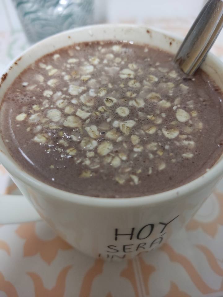 Leche con cacao y avena Leche con cacao y avena