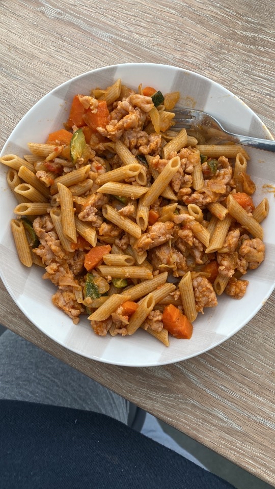 Macarrones con boloñesa de pavo y pollo