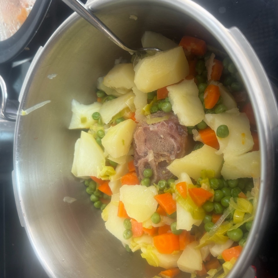 patatas con zanahoria y guisantes patatas con zanahoria y guisantes