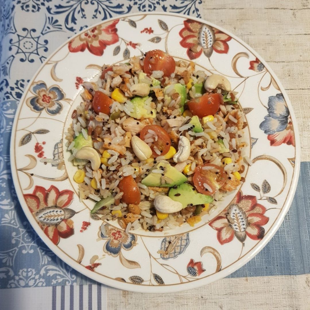Ensalada de arroz con chía, quinoa y pollo Ensalada de arroz con chía, quinoa y pollo