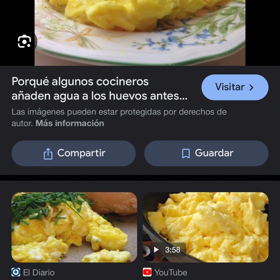 huevos revueltos con queso y un vaso de agua huevos revueltos con queso y un vaso de agua