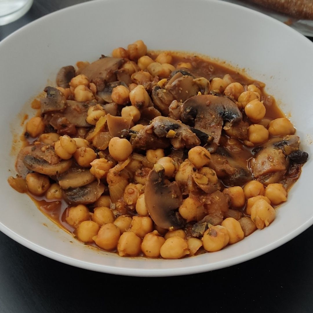 Garbanzos con champiñones Garbanzos con champiñones