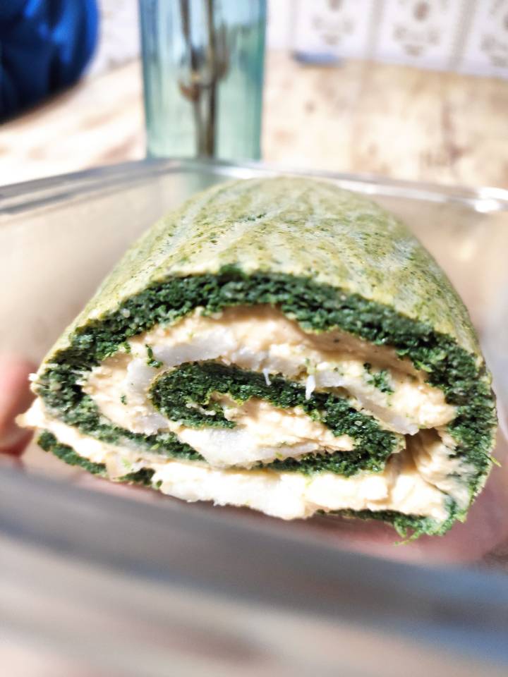 Rollo de espinacas, hummus y bacalao ahumado Rollo de espinacas, hummus y bacalao ahumado