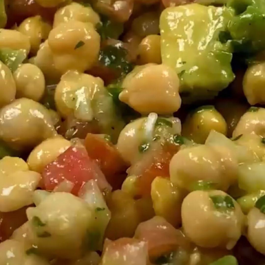Ensalada de garbanzos y aguacate Ensalada de garbanzos y aguacate