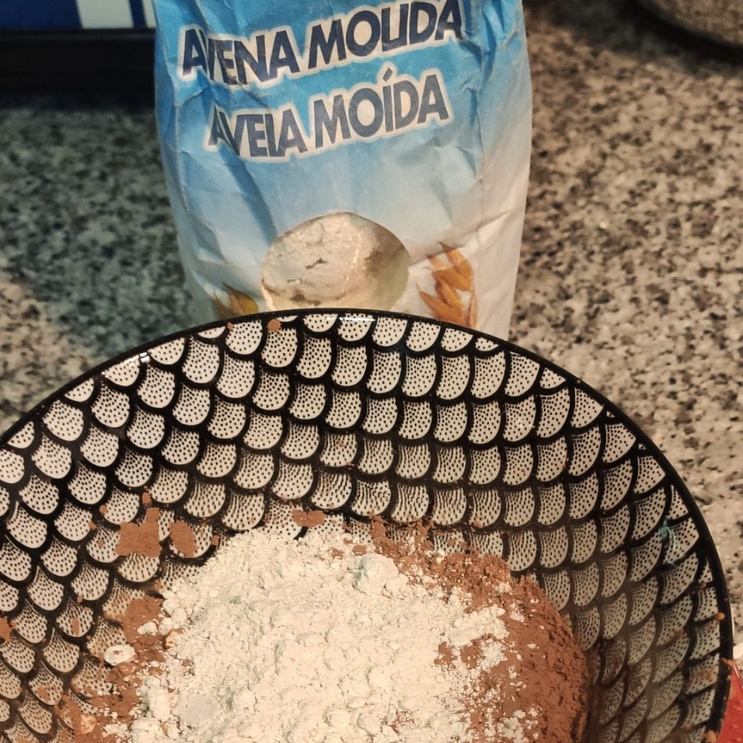 Porrigde de avena integral y algarroba con fruta Paso 2