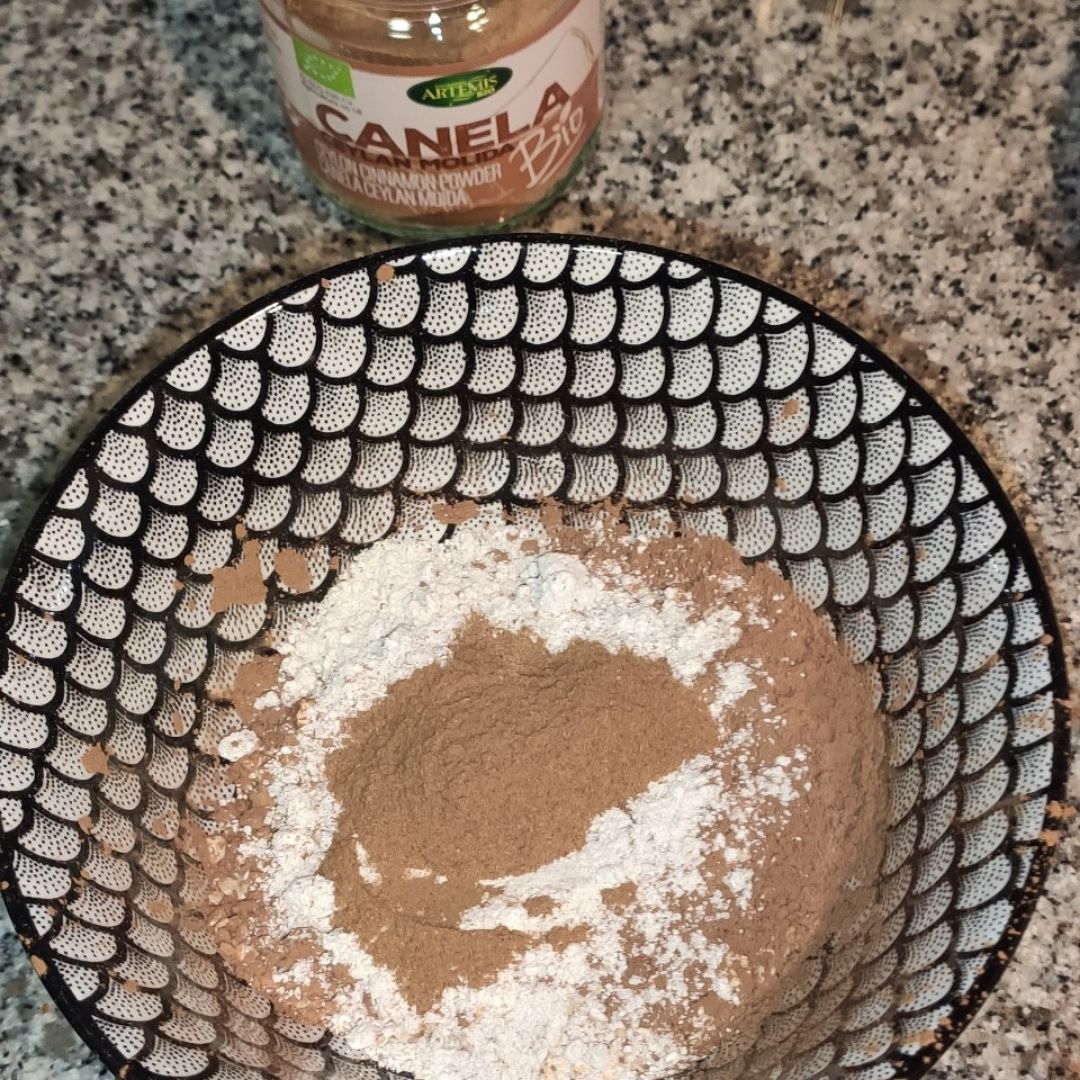 Porrigde de avena integral y algarroba con fruta Paso 4