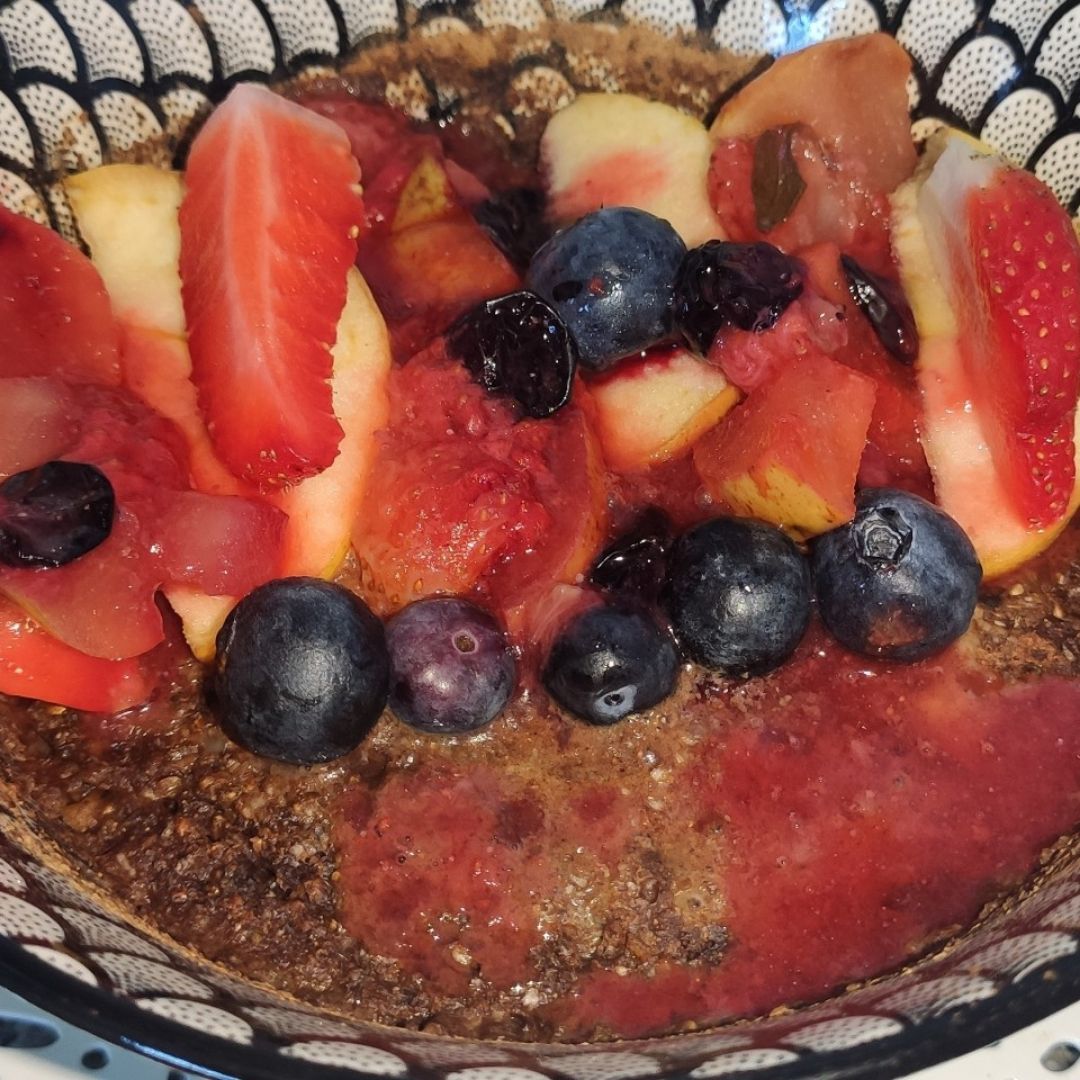 Porrigde de avena integral y algarroba con fruta Paso 8