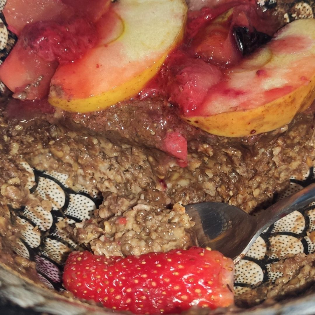 Porrigde de avena integral y algarroba con fruta Paso 9