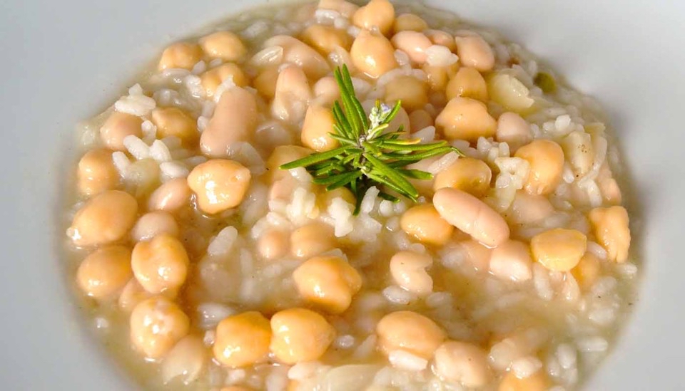 Sopa de arroz con garbanzos