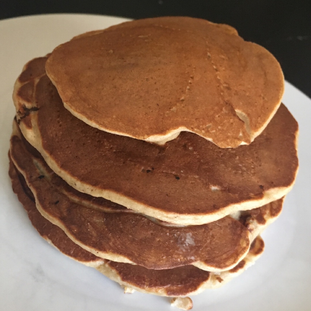 TORTITAS DE PLÁTANO Y AVENA 🥞 Paso 5 TORTITAS DE PLÁTANO Y AVENA 🥞 Paso 5