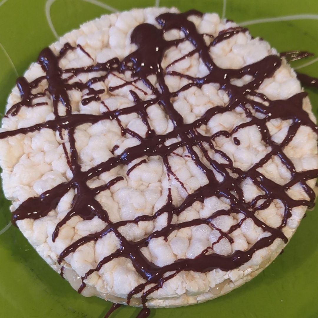 Tortitas de arroz con plátano y crema de cacahuete