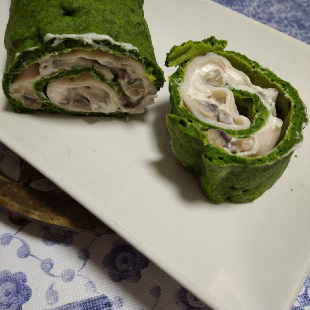Brazo de gitano relleno de pavo, champiñones y queso