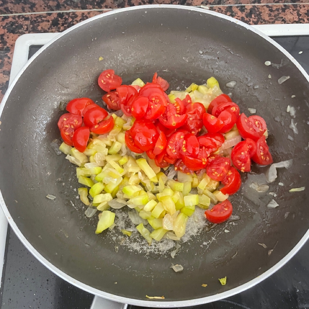 Pasta con calabacín, cherries y atún Paso 6