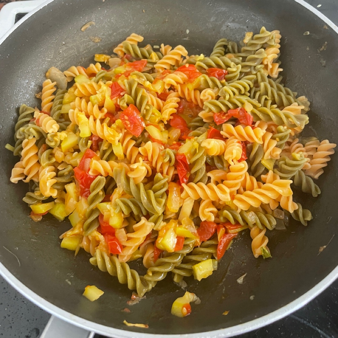 Pasta con calabacín, cherries y atún Paso 8