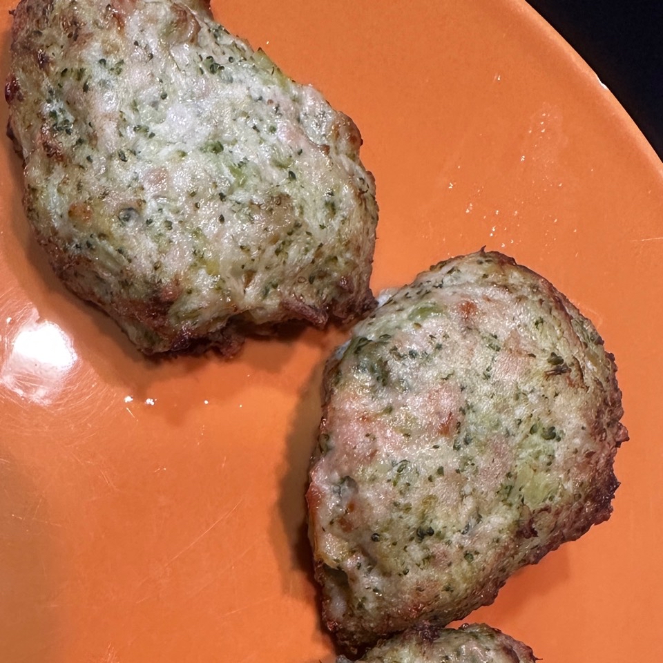 Hamburguesas de pollo y brócoli en airfryer Hamburguesas de pollo y brócoli en airfryer