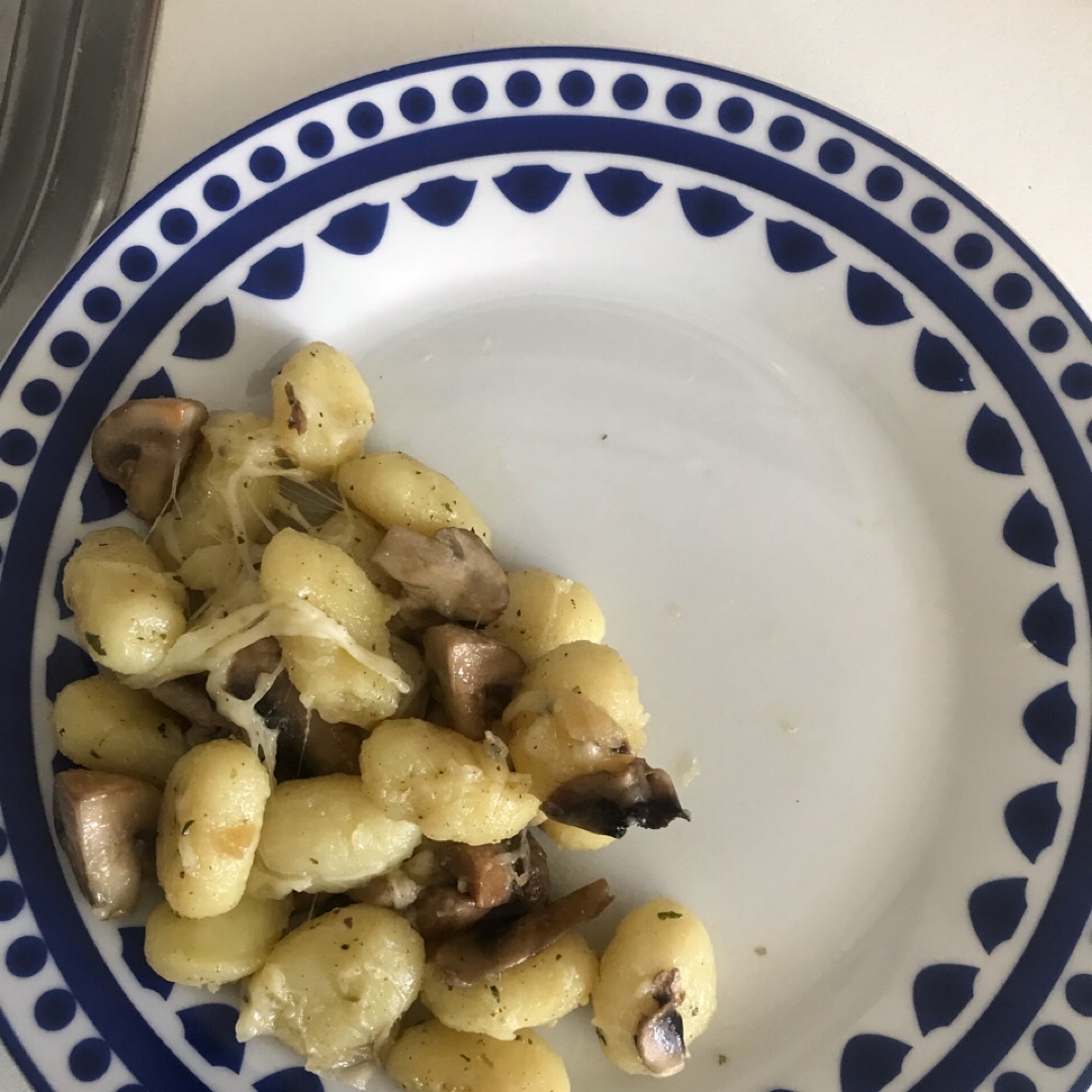 Gnocchi con queso, champiñones y lechuga Paso 0 Gnocchi con queso, champiñones y lechuga Paso 0