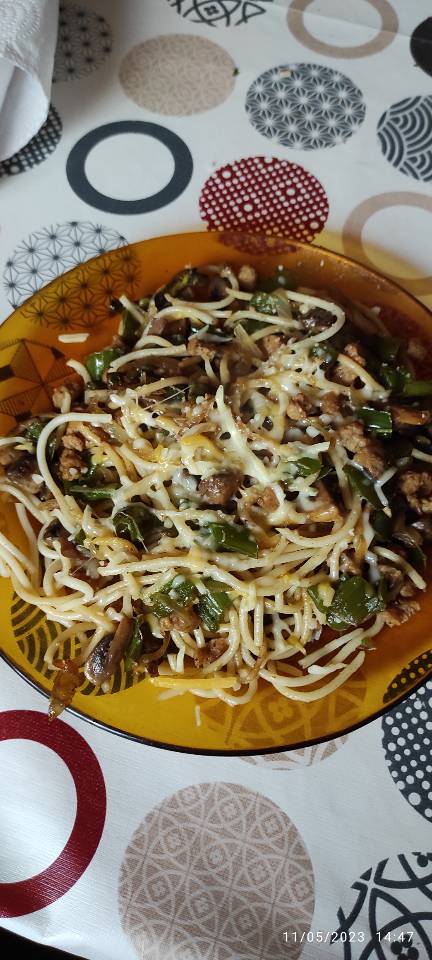 spaghetti con verduras y soja texturizada spaghetti con verduras y soja texturizada