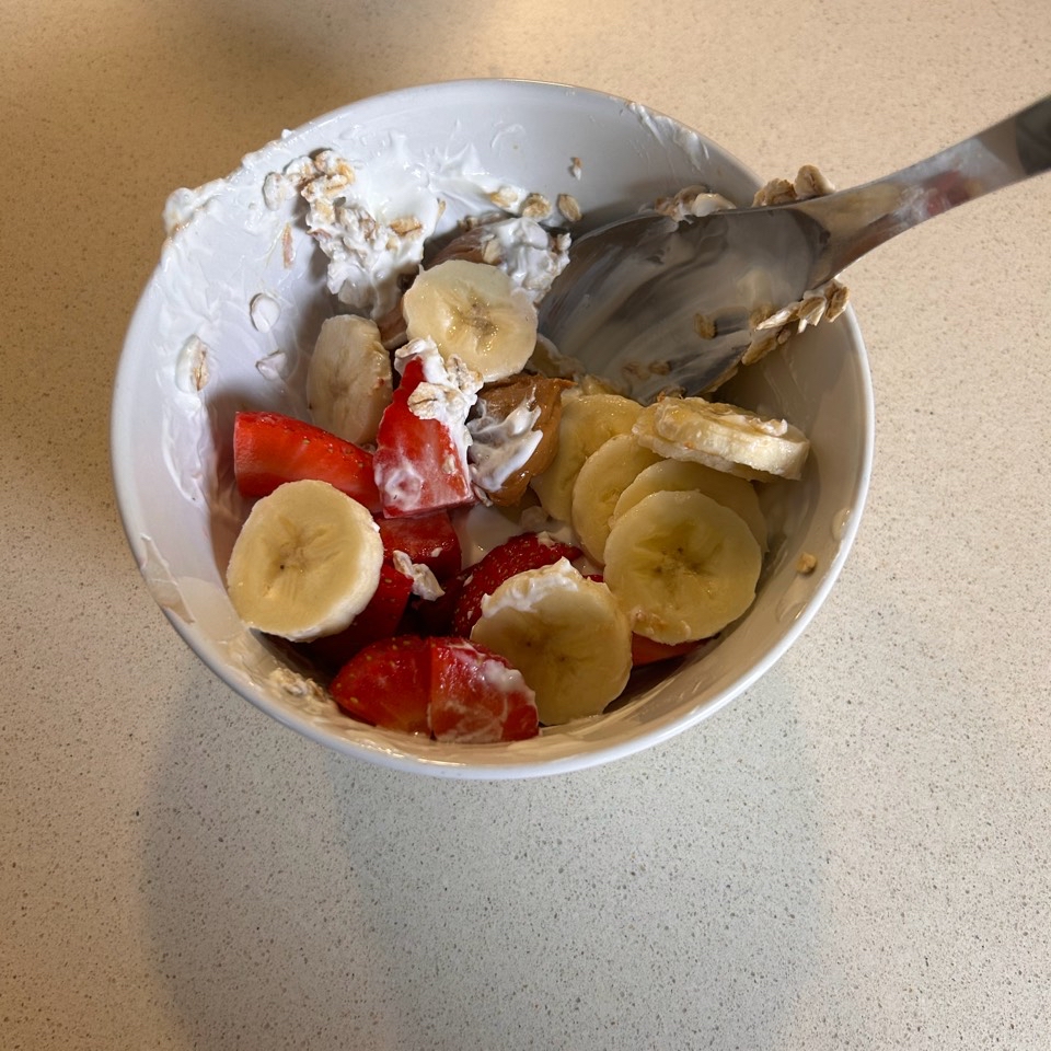 Bowl con avena, yogur, y frutas Bowl con avena, yogur, y frutas