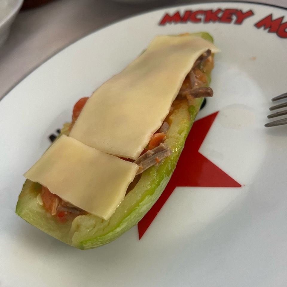CALABACÍN RELLENOS 😋 con sofrito y pollo y ternera CALABACÍN RELLENOS 😋 con sofrito y pollo y ternera