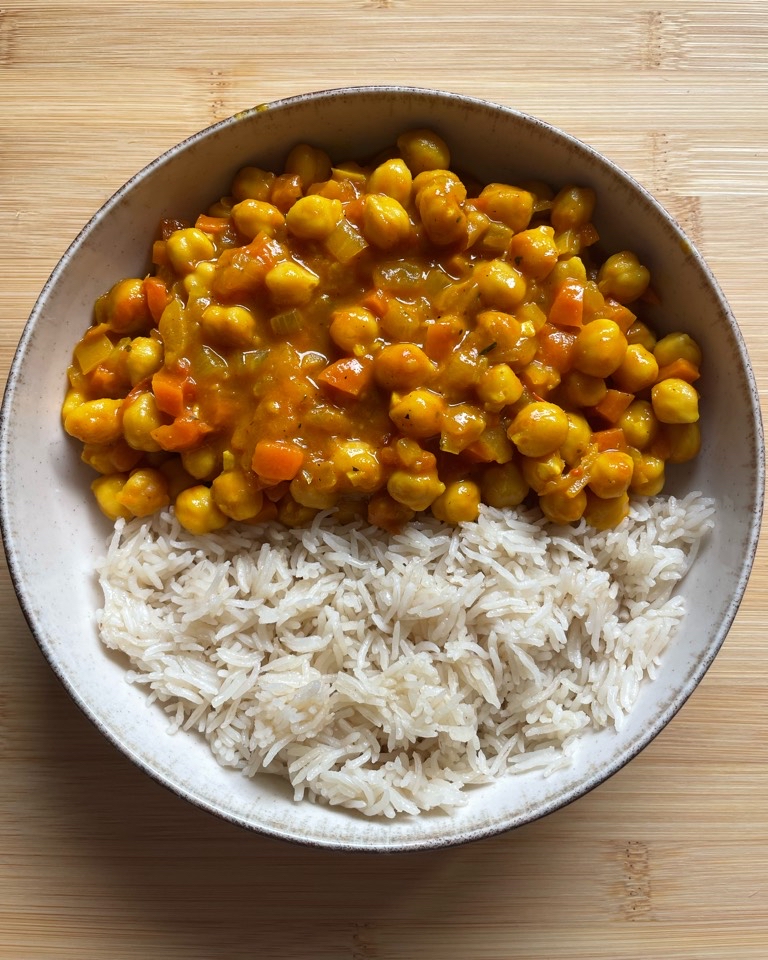 Curry de garbanzos con arroz Curry de garbanzos con arroz