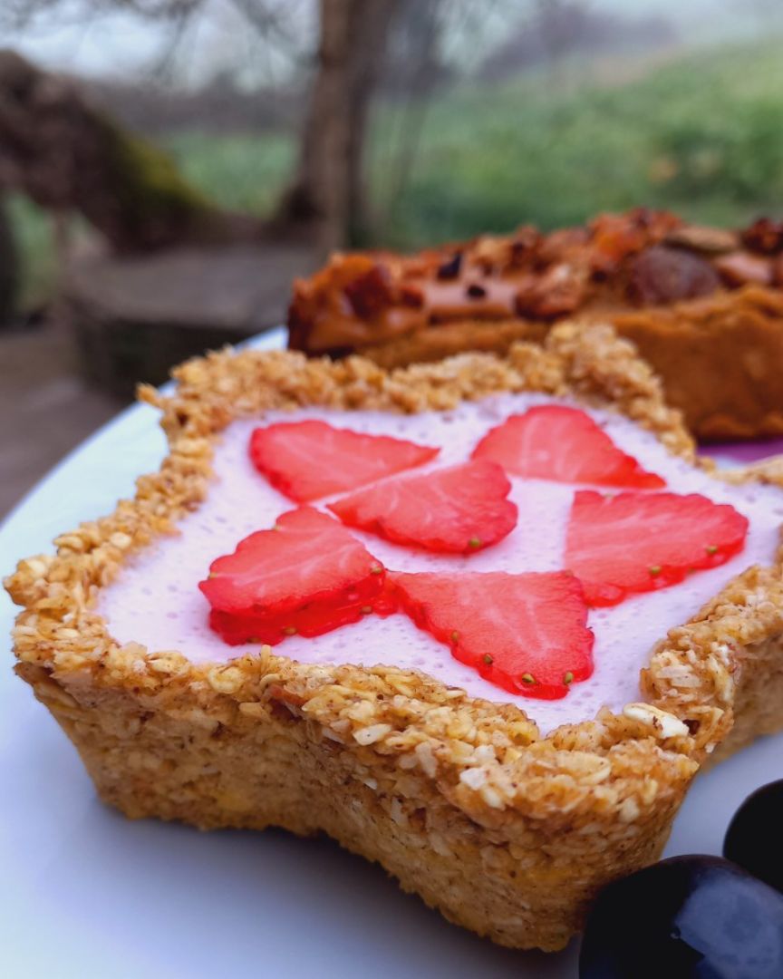 Tartaleta de avena y coco con mousse de fresa 🍓. Paso 4 Tartaleta de avena y coco con mousse de fresa 🍓. Paso 4
