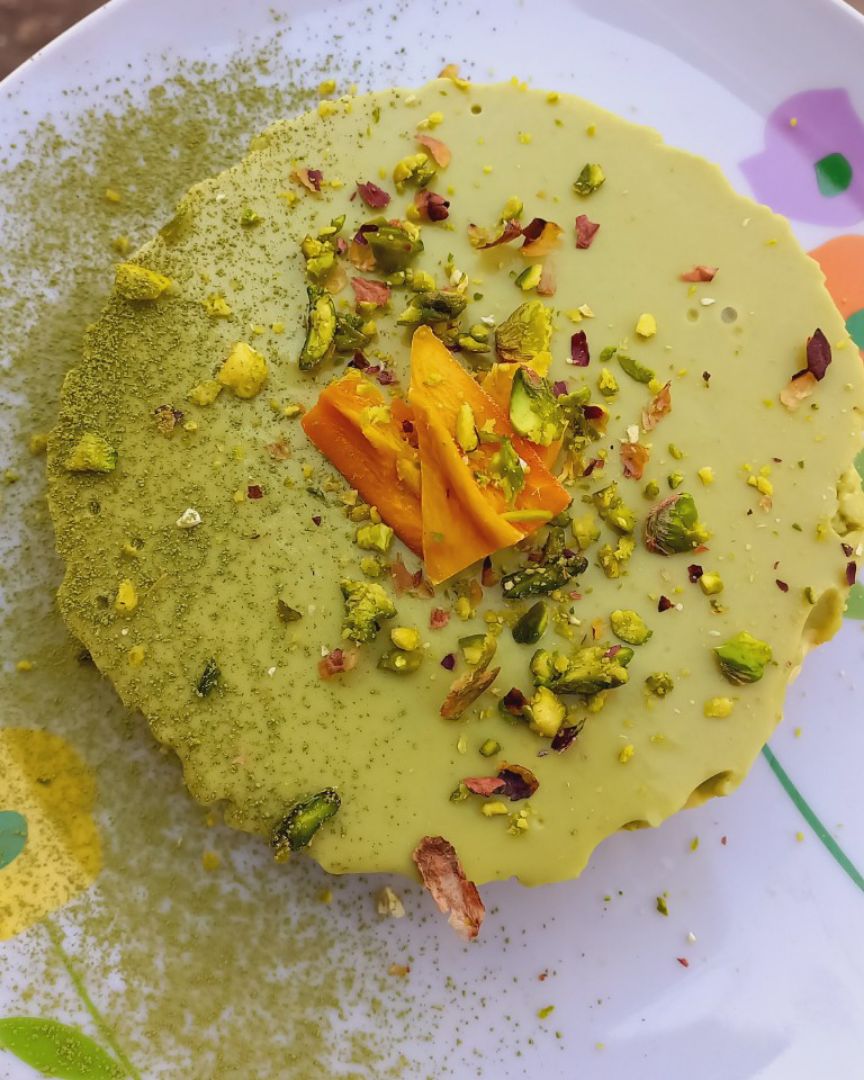 Tarta de mango 🥭, limón 🍋 y té matcha 🍵 con base de coco y pistachos. Paso 5 Tarta de mango 🥭, limón 🍋 y té matcha 🍵 con base de coco y pistachos. Paso 5