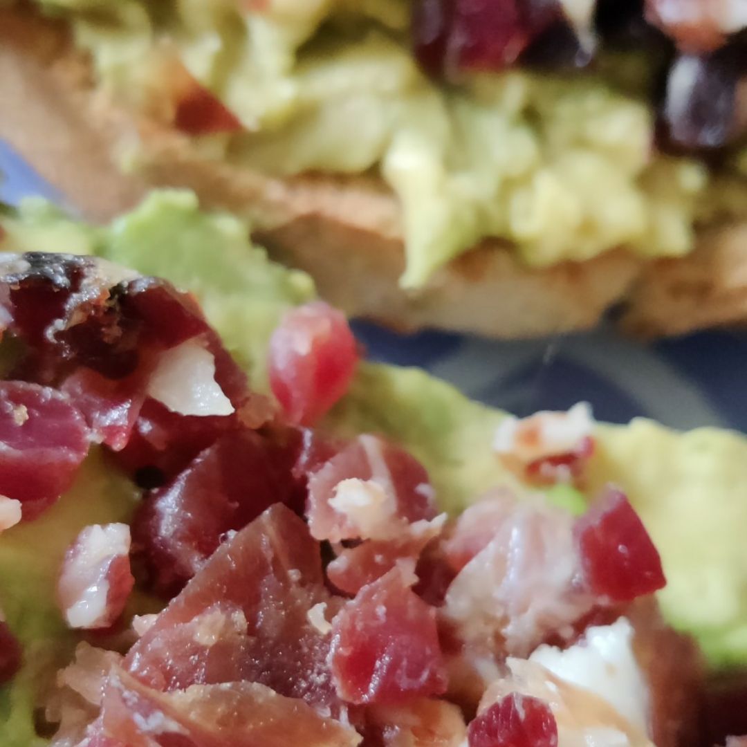 Desayuno con aguacate y jamón Desayuno con aguacate y jamón