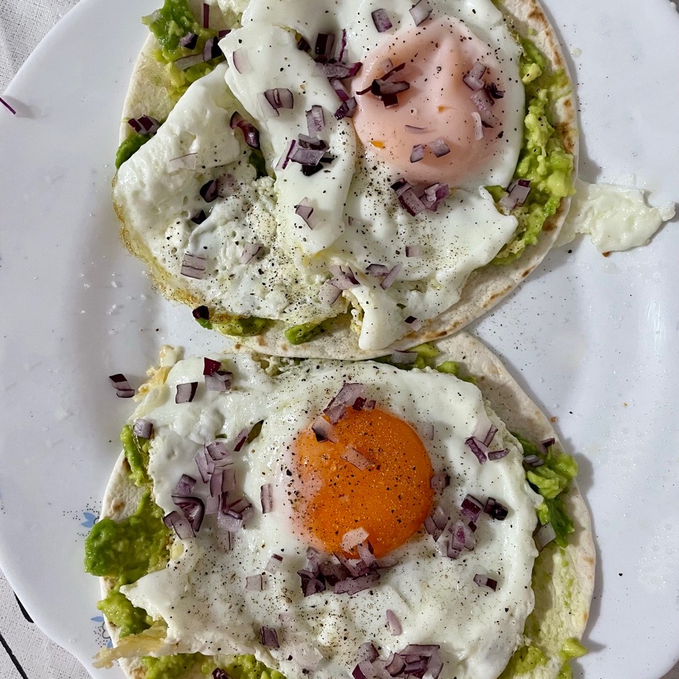 Huevos con queso feta Huevos con queso feta