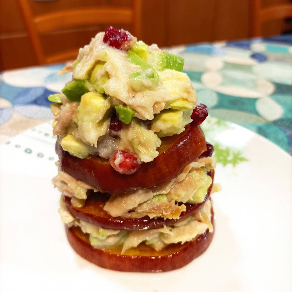 Milhoja de manzana y ensalada de pollo Milhoja de manzana y ensalada de pollo