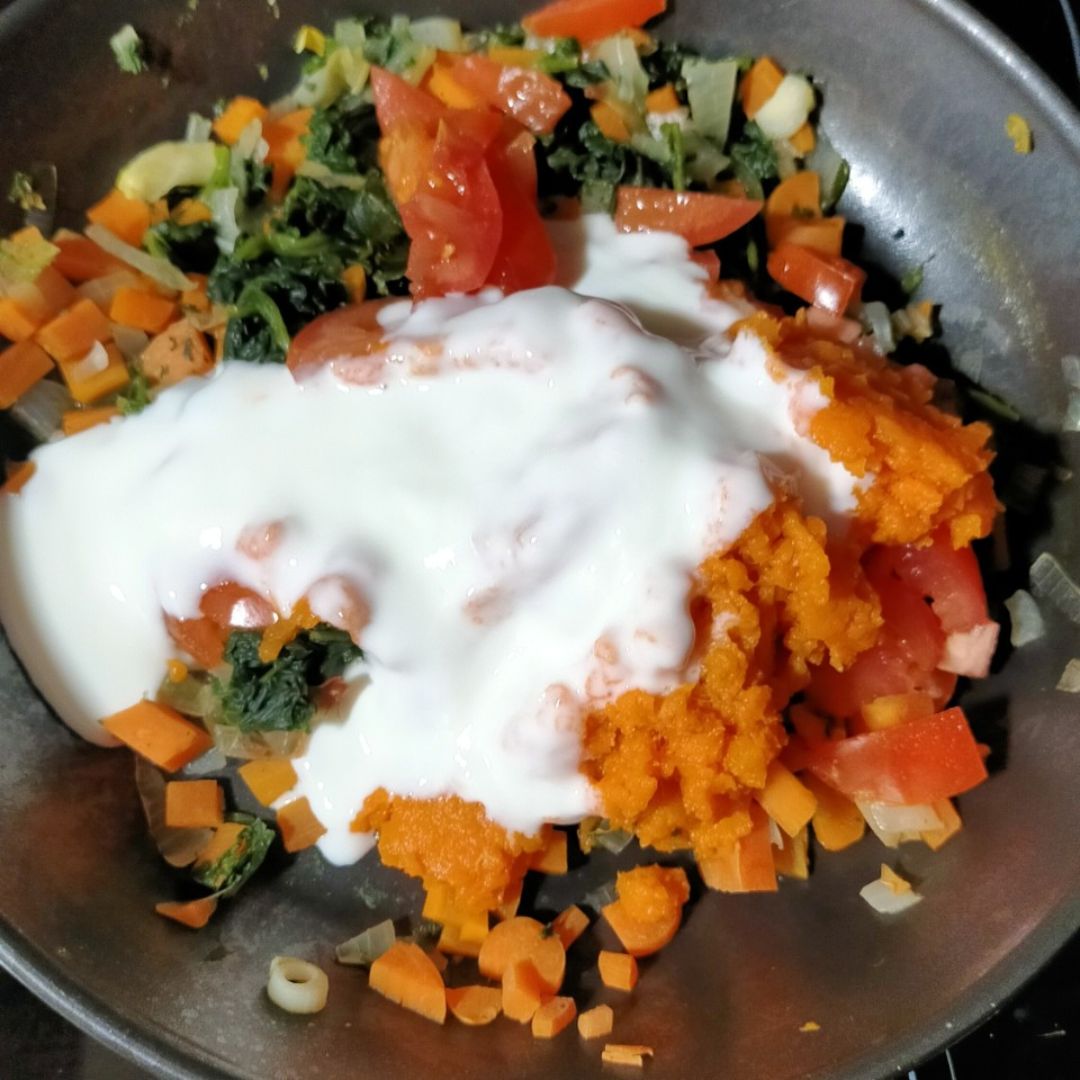 Batata rellena de verduras y salsa de kéfir. Paso 3 Batata rellena de verduras y salsa de kéfir. Paso 3