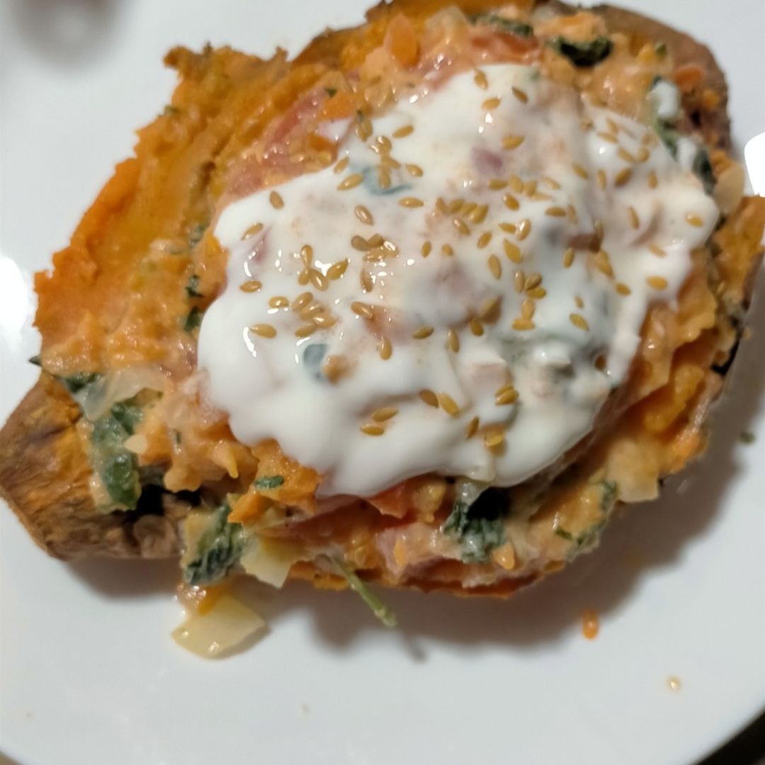 Batata rellena de verduras y salsa de kéfir. Paso 5 Batata rellena de verduras y salsa de kéfir. Paso 5