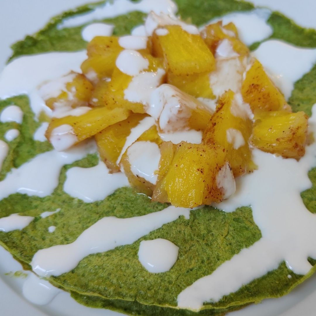 Crêpes de Kale con Piña a la plancha y Kéfir Crêpes de Kale con Piña a la plancha y Kéfir