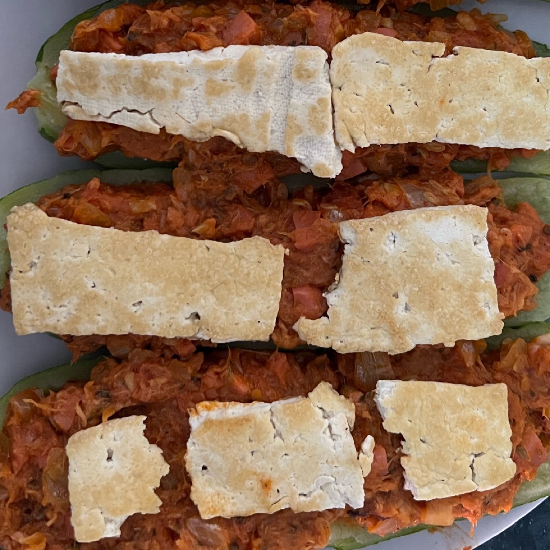 Calabacines rellenos con tofu “ gratinado “ Calabacines rellenos con tofu “ gratinado “