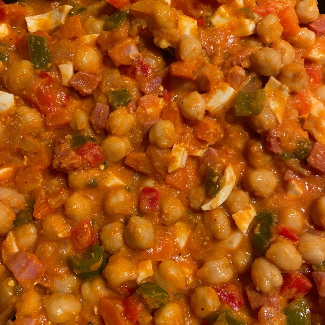 Garbanzos con fritura y jamón Garbanzos con fritura y jamón