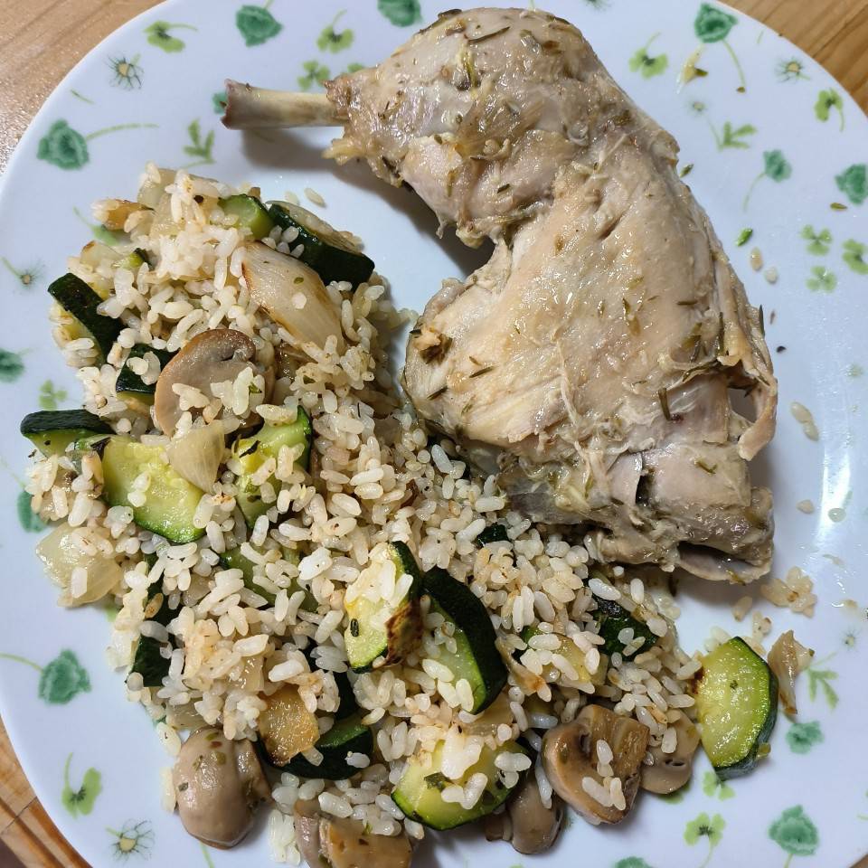 Pollo al ajillo con arroz y verduras 