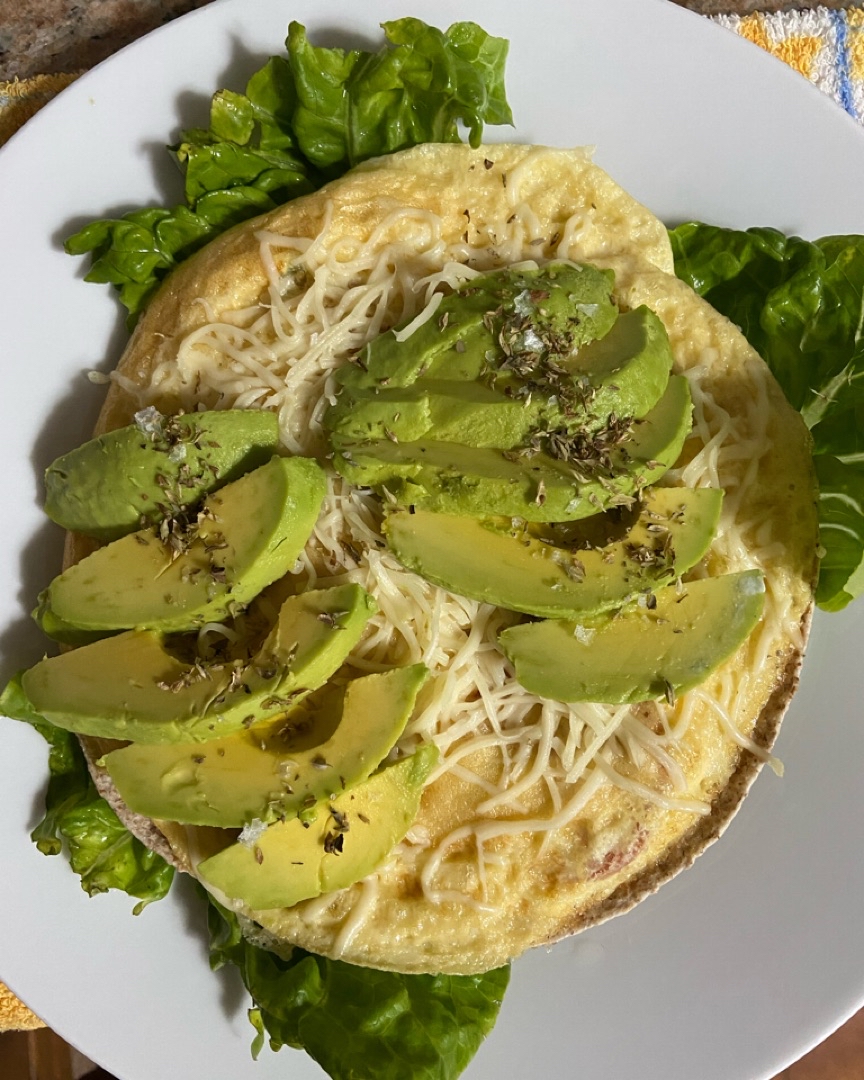 Tortilla francesa con tomate y aguacate ✨ Tortilla francesa con tomate y aguacate ✨