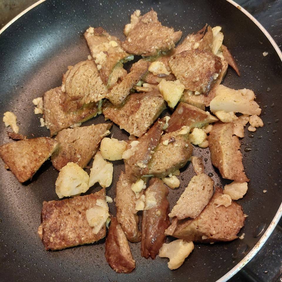 Seitán y coliflor al curry