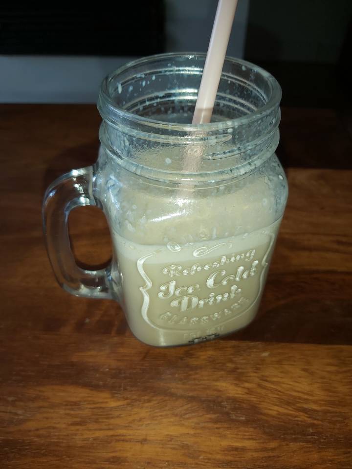 Batido de leche con platano y café Batido de leche con platano y café
