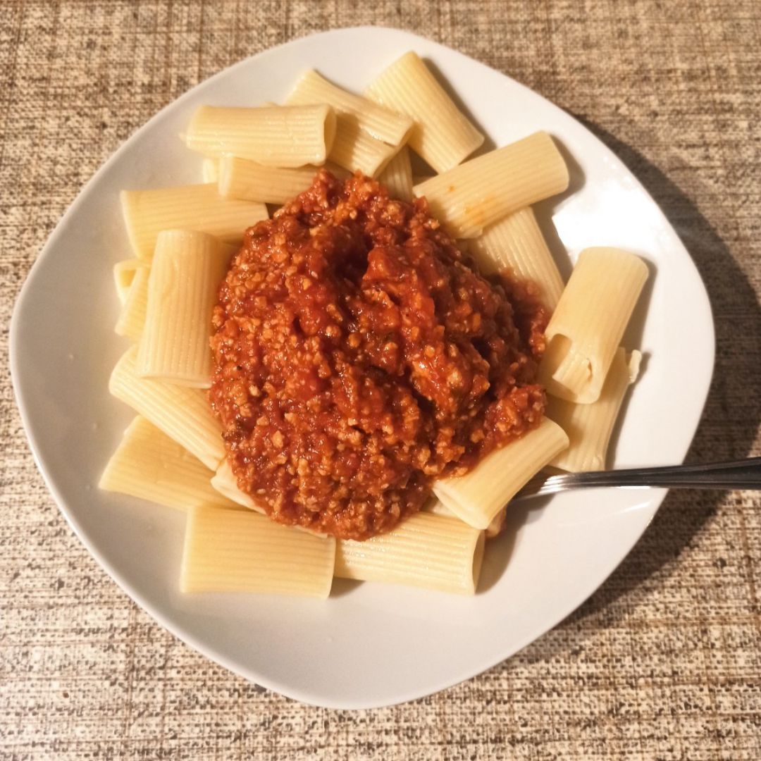 ✨Macarrones con salsa boloñesa vegana✨ ✨Macarrones con salsa boloñesa vegana✨
