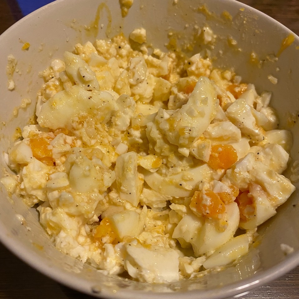 Ensalada de huevo cocido y mostaza