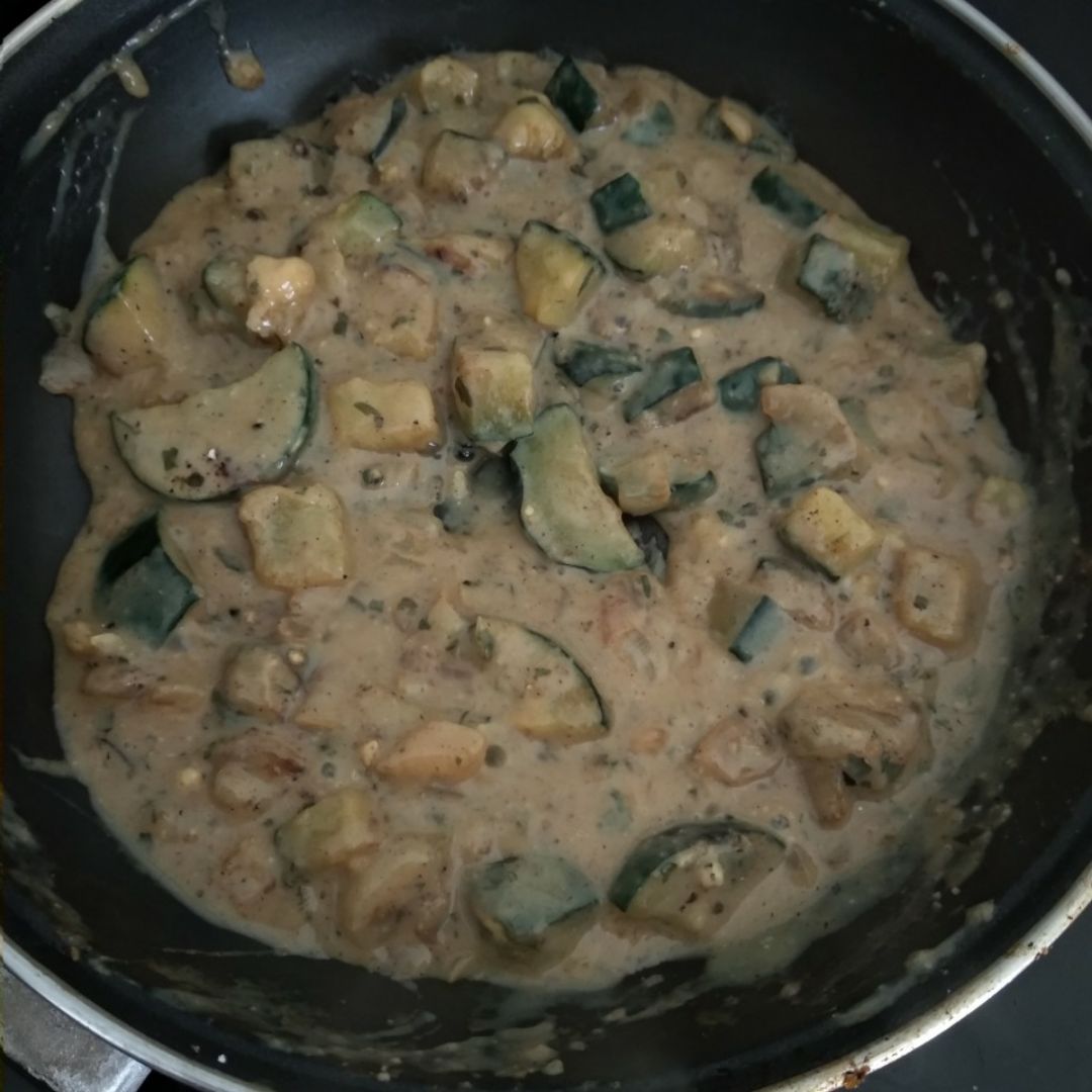 Pasta de lentejas con heura, verduras y salsa tipo bechamel Paso 2