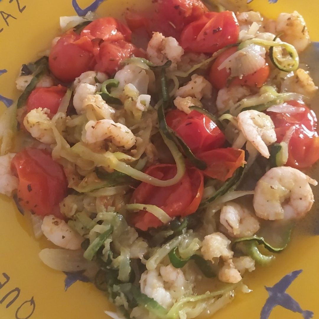 Spaghetti de calabacín con gambas y tomatitos cherry Spaghetti de calabacín con gambas y tomatitos cherry