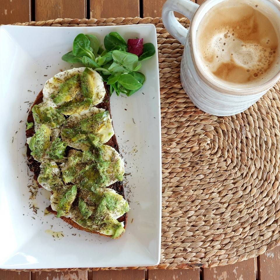 Tostadas provenzales de aguacate y mozzarella 🌾💚