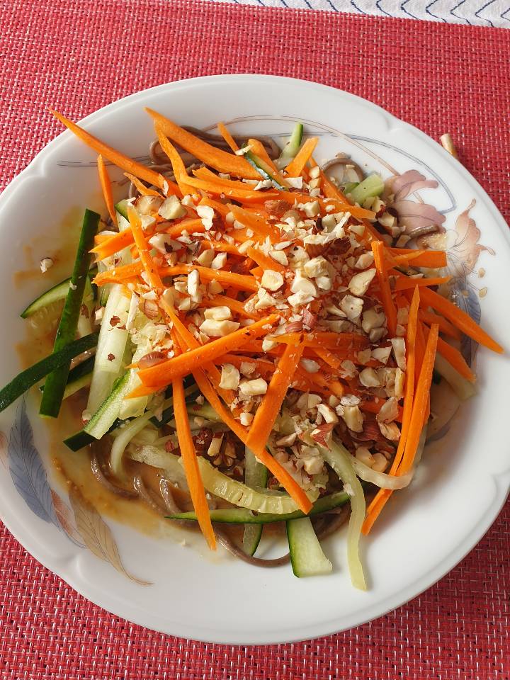 Ensalada asiatica de noodles y sesamo
